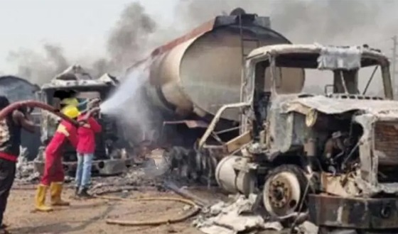 নাইজেরিয়ায় জ্বালানি ট্যাঙ্কার বিস্ফোরণ, নিহত ৭৭