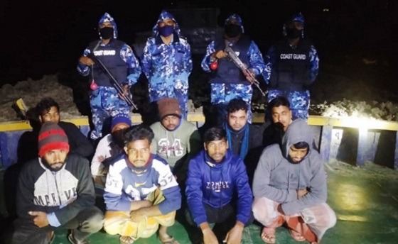 মেঘনায় মাটিবহনকারী দুটি বাল্কহেডসহ আটক ৯