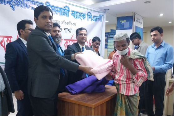 গফরগাঁওয়ে শীতার্তদের মধ্যে কম্বল বিতরন