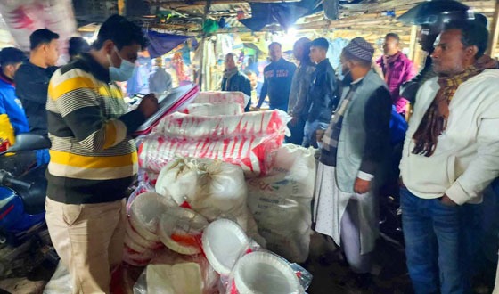 কালীগঞ্জে ৩ ব্যবসা প্রতিষ্ঠানে ভ্রাম্যমাণ আদালতের অভিযান