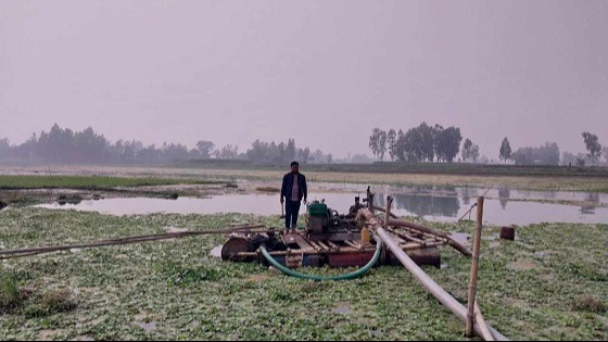 বকশীগঞ্জে ড্রেজার মেশিন ধংস করলেন এসিল্যান্ড