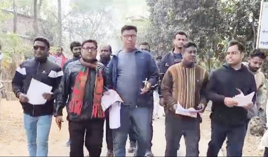 রাণীনগরে তারেক রহমানের ৩১দফা বাস্তবায়নে লিফলেট বিতরণ