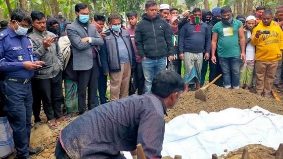 কুষ্টিয়ায় কবর থেকে ট্রাকচালককের লাশ উত্তোলন