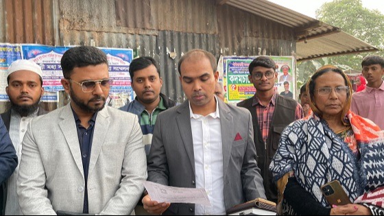 নাসিরনগরে নকল সার জব্দ, বিক্রেতাকে জরিমানা