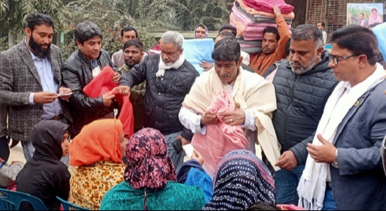 টাঙ্গাইলে শীতার্তদের মাঝে যুবদলের শীতবস্ত্র বিতরণ