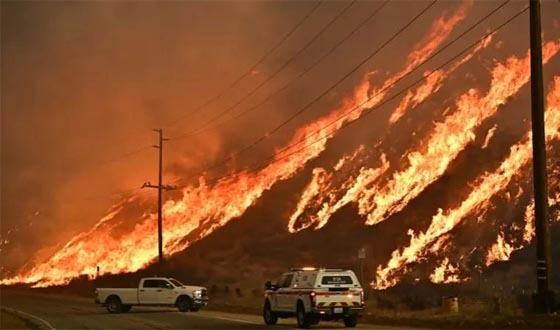 যুক্তরাষ্ট্রের লস অ্যাঞ্জেলেসে নতুন দাবানল