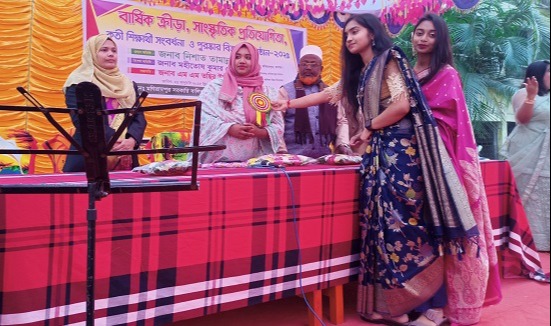 মণিরামপুর সরকারি বালিকা বিদ্যালয়ে ৫২ শিক্ষার্থীকে সংবর্ধনা