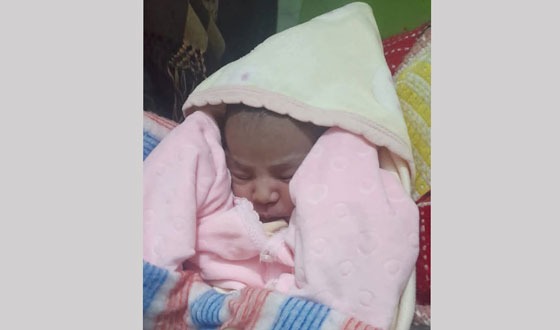 তালায় খড় গাদা থেকে সদ্য নবজাতক শিশু উদ্ধার