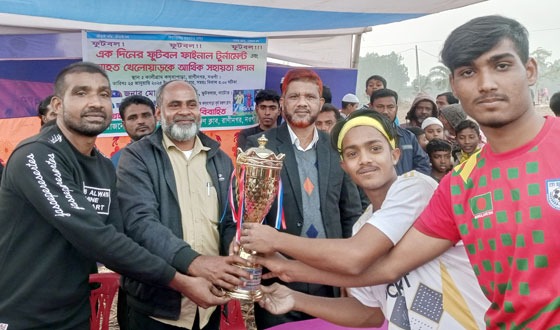 রাণীনগরে প্রীতি ফুটবল ম্যাচ অনুষ্ঠিত