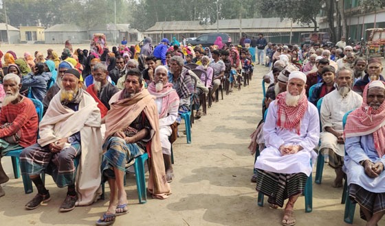 সোসাল ইসলামি ব্যাংক (পিএলসি)'র উদ্যোগে শীত বস্ত্র বিতরণ