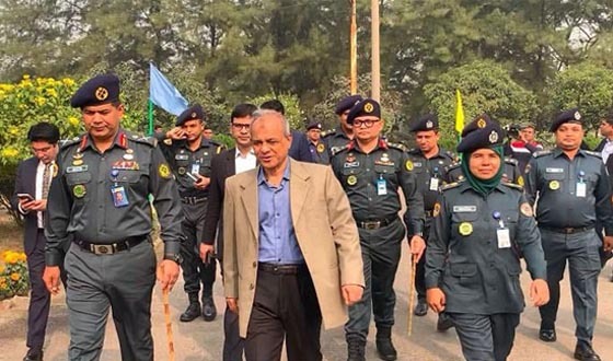 ছিনতাই ও চাঁদাবাজির ঘটনা ঘটছে অস্বীকার করছি না: স্বরাষ্ট্র উপদেষ্টা