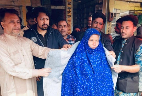 ভেড়ামারায় নাগরিক কমিটির কম্বল বিতরণ