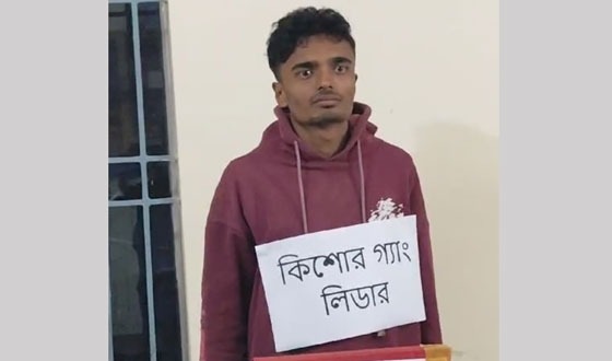 কিশোর গ্যাং সবুজ অস্ত্রসহ আটক