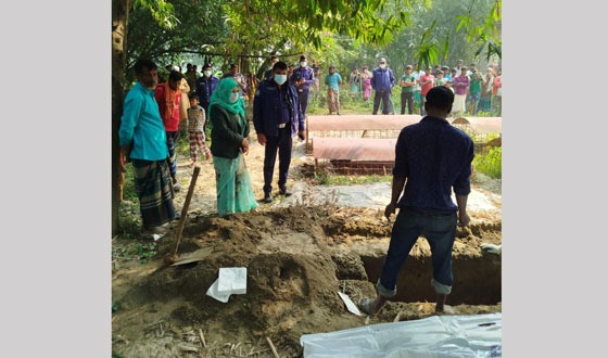 দাফনের চার মাস পর কবর থেকে কলেজ ছাত্রীর লাশ উত্তোলন