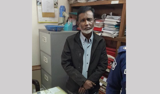 কাপাসিয়ার ইউপি চেয়ারম্যানকে আটক