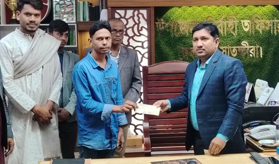 বৈষম্য বিরোধী আন্দোলনে আহত ৩ ছাত্রকে চিকিৎসা সহায়তা প্রদান