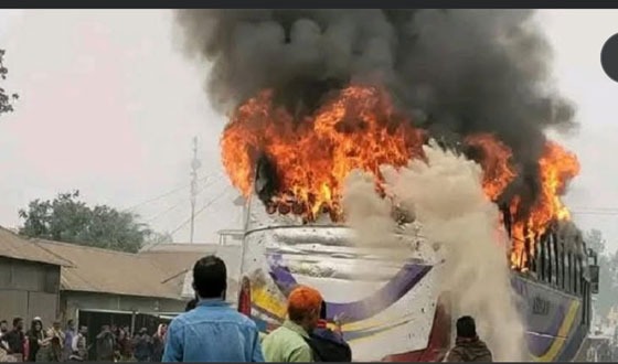 ভূরুঙ্গামারীতে আহসান এন্টারপ্রাইজ বাসে আগুন