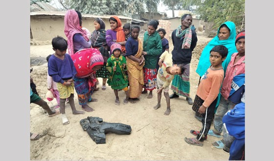 গোদাগাড়ীতে টয়লেটের হাউজ খুঁড়তে গিয়ে মূর্তি উদ্ধার