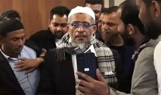 ওমরাহ করতে যাওয়ার পথে হঠাৎ অসুস্থ হয়ে হাসপাতালে বাবর