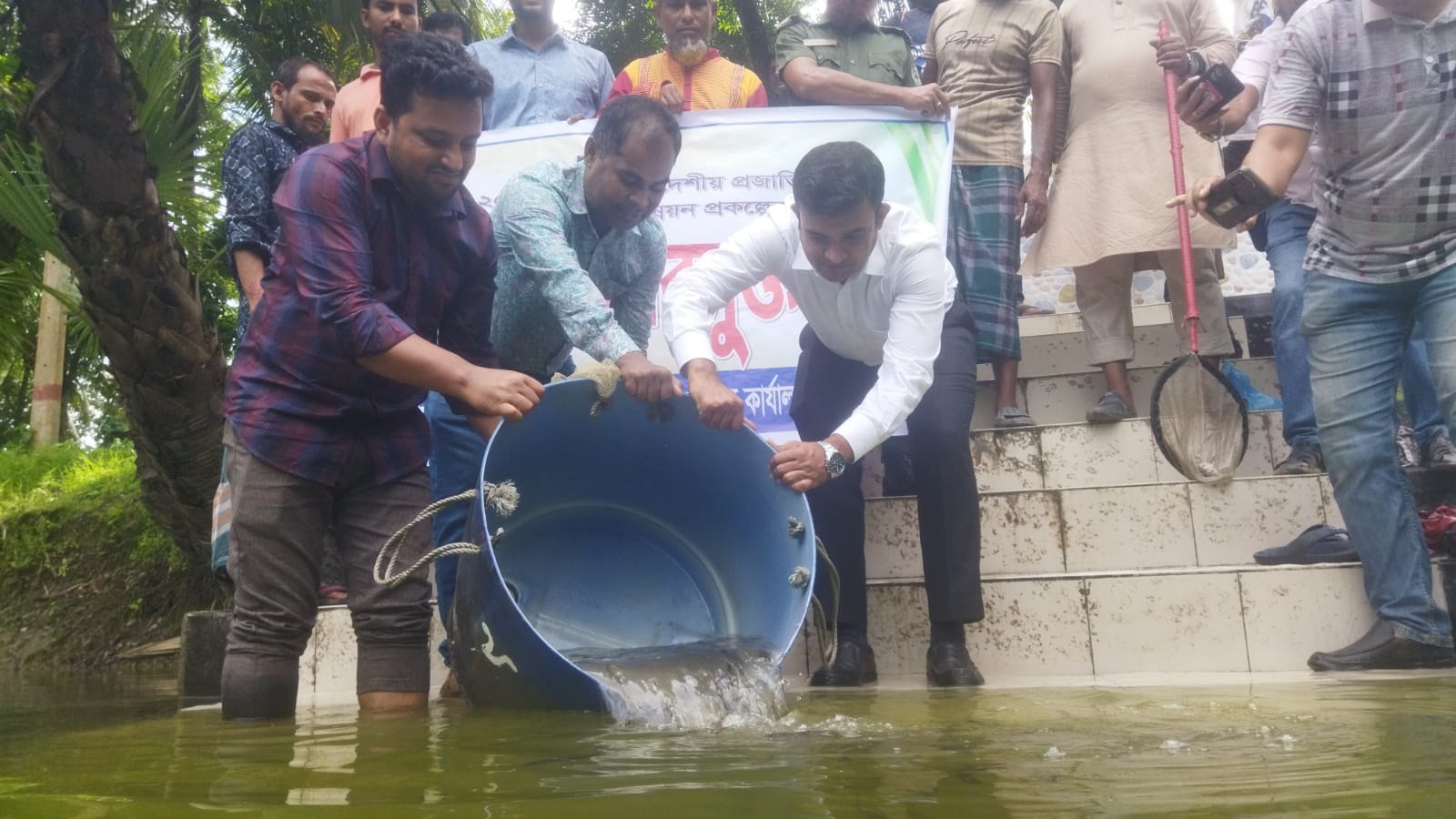 হিজলায় মাছের পোনা অবমুক্তকরণ