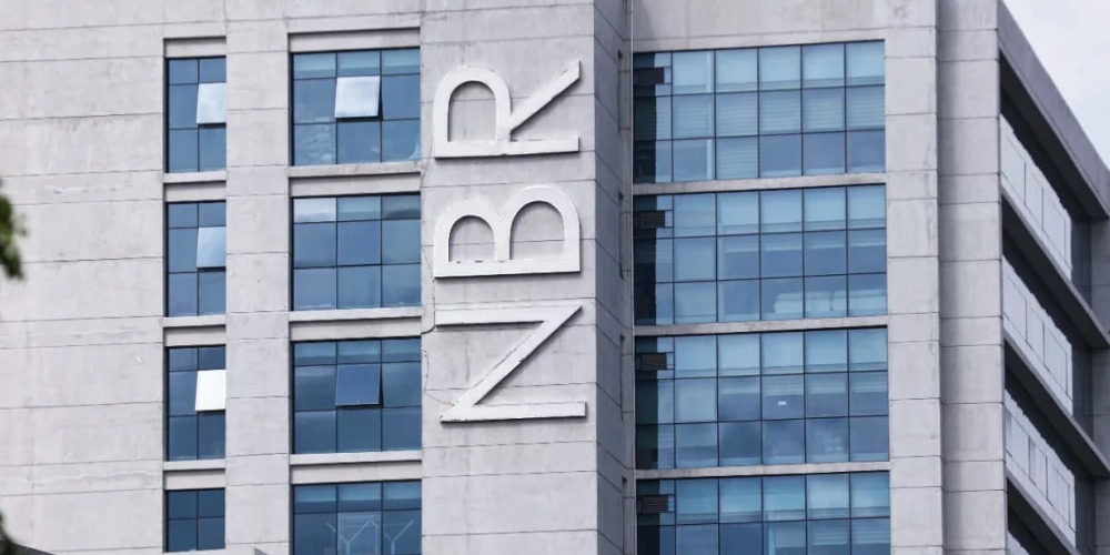 এনবিআরের তিন সদস্য ও এক কমিশনারকে বাধ্যতামূলক অবসর