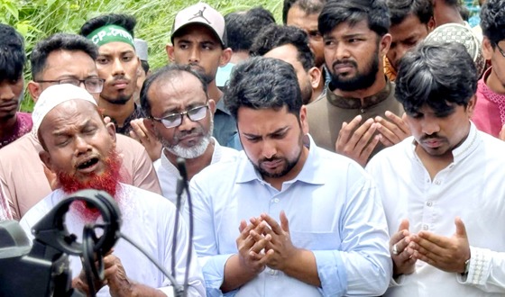 সৈয়দপুরে শহীদ সাজ্জাদের কবর জিয়ারত করলেন নাহিদ ইসলাম