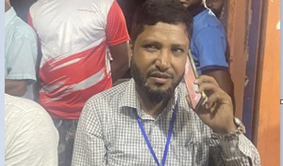 টাকা উত্তোলনের সময় সেনেটারী ইন্সেপেক্টর আটক