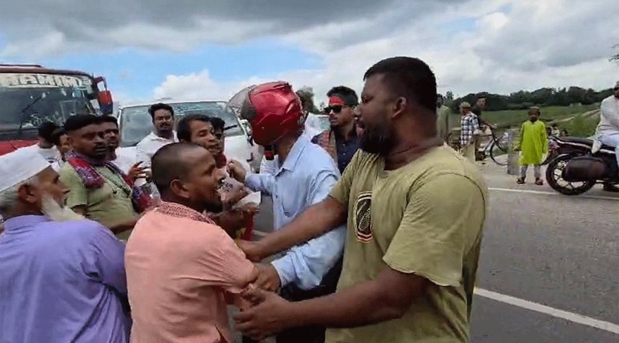 আবারও এনসিপির গাড়িবহরে হামলার ঘটনা!