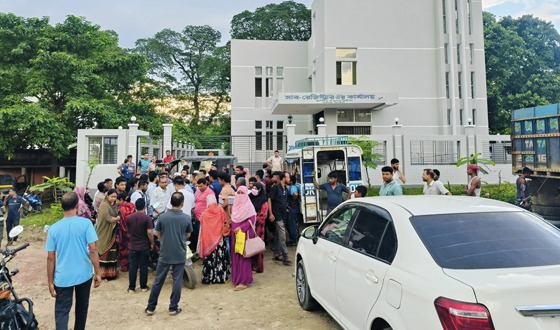 কালীগঞ্জে সাব-রেজিস্ট্রার অফিস উদ্বোধনে পরিবারের বাঁধা