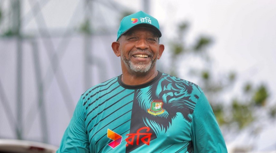 টাইগারদের শ্রীলংকা রেখে লন্ডনের পথে সিমন্স!