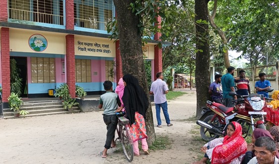 স্কুলের শ্রেণীকক্ষ থেকে নৈশপ্রহরীর মরদেহ উদ্ধার