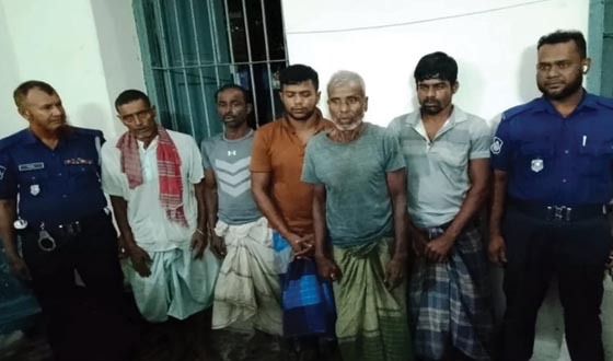 উচ্চস্বরে গান বাজাতে নিষেধ করায় সেনাসদস্যকে হাতুড়িপেটা, আটক ৫