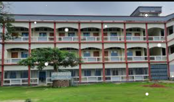 ছাত্রীর ছবি তোলাকে কেন্দ্র করে উত্তেজিত জনতার বিদ্যালয় ঘেরাও