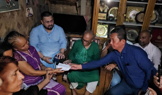 নারী ফুটবলার ঋতুপর্ণার বাড়িতে বিএনপি'র সিনিয়র যুগ্ম মহাসচিব