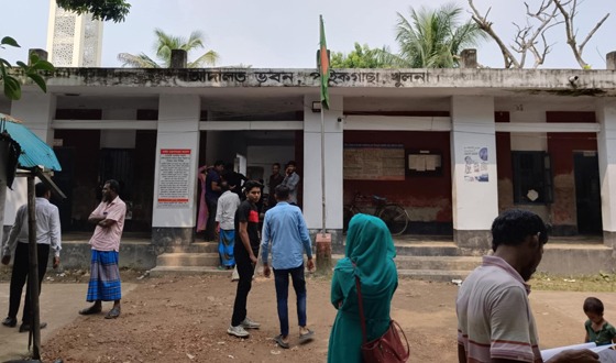 জরাজীর্ণ পাইকগাছা ম্যাজিস্ট্রেট আদালত ভবন