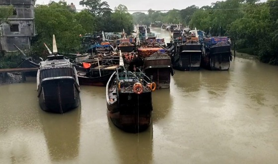 বঙ্গোপসাগরে ট্রলার ডুবি ৯ জেলে উদ্ধার, নিখোঁজ ৩