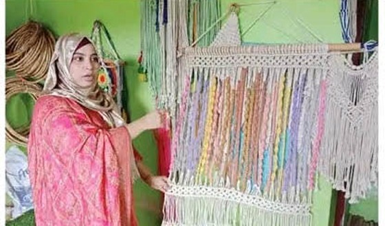 নাসরিন হস্তশিল্পে সফল উদ্যোক্তা