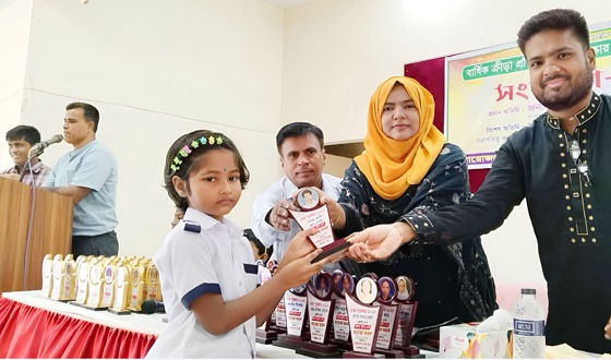 ধামইরহাটে কে.জি স্কুলের শিক্ষার্থীদের পুরস্কার ও সংবর্ধনা