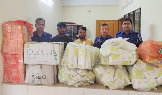 প্রায় ১১ লক্ষ টাকার বিদেশি সিগারেট সহ গ্রেফতার ২