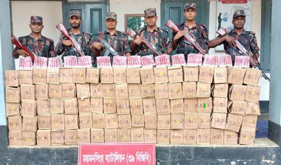 শেরপুর সীমান্তে বিপুল পরিমাণ ভারতীয় প্রসাধনী জব্দ