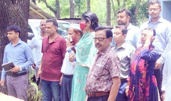 শ্রীমঙ্গলে জব্দ করা ১২৩ বস্তা চা-পাতা ধংশ