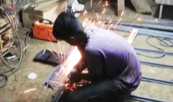 তানোরে যত্রতত্র গড়ে উঠেছে ওয়েল্ডিং কারখানা