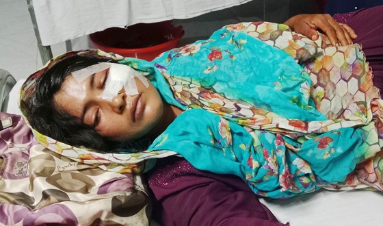 অনৈতিক প্রস্তাবে রাজী না হওয়ায় স্বামীর প্রহারে স্ত্রী হাসপাতালে