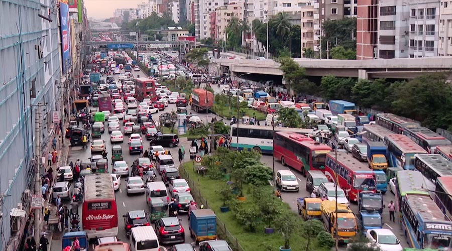 বিআরটিএ ঘেরাও, ৫ ঘণ্টার অবরোধ শেষে যান চলাচল স্বাভাবিক বনানীতে