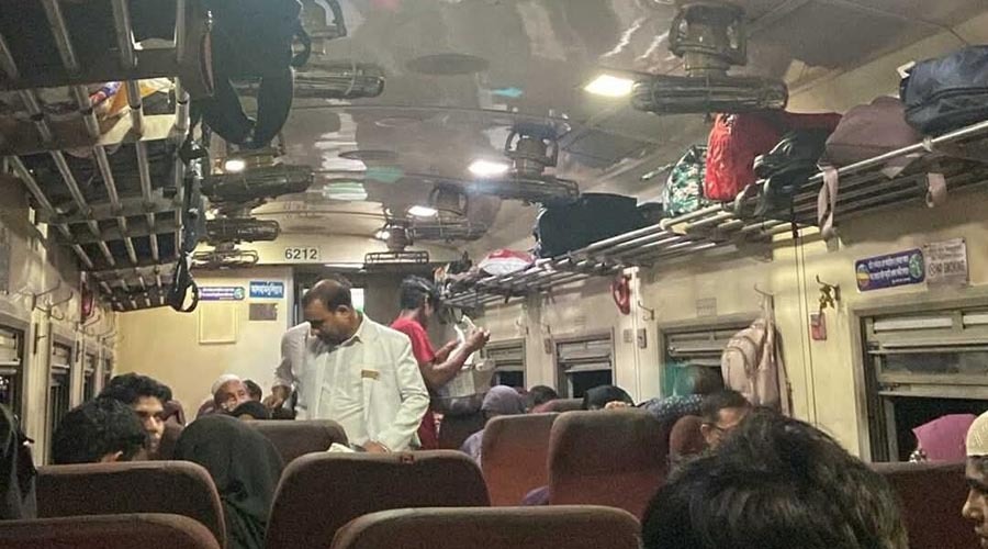 যাত্রী রেখে ট্রেন চলে যাওয়ার ঘটনায় স্টেশন মাস্টার বরখাস্ত, তদন্ত কমিটি গঠন