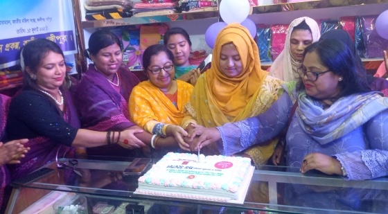 নারী উদ্যোক্তাদের তৈরীকৃত পণ্য বিক্রয় ও প্রদর্শনী কেন্দ্রের উদ্বোধন