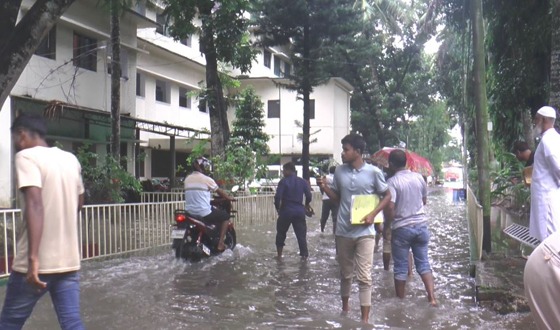 টানা বৃষ্টিতে পণ্য খালাস ও শুল্কায়ন কার্যক্রম ব্যাহত
