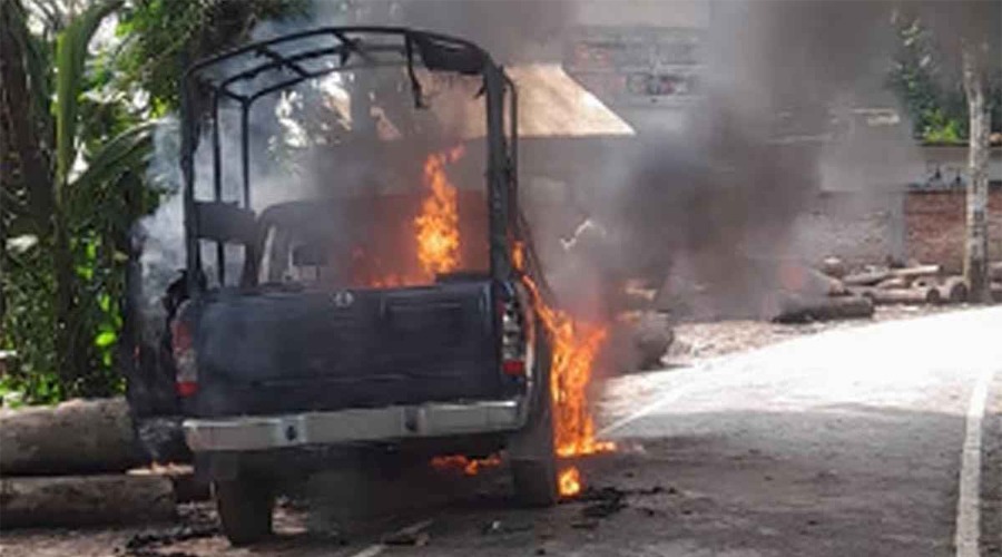 গোপালগঞ্জে পুলিশের গাড়ি বহরে হামলা, আহত ৫