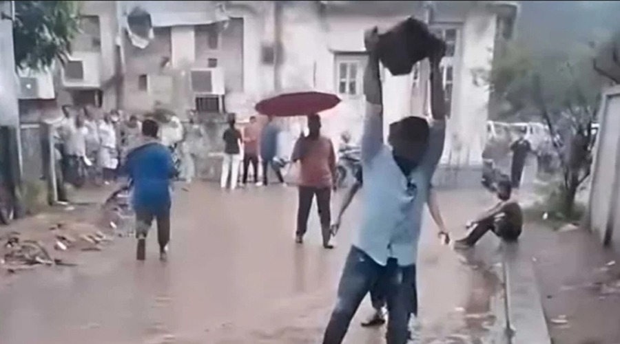 এবার সোহাগ হত্যায় পাথর নিক্ষেপকারী গ্রেপ্তার