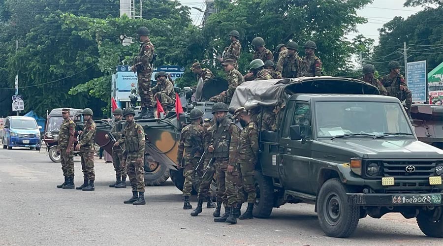 গোপালগঞ্জে কারফিউ বাড়িয়ে শনিবার ভোর পর্যন্ত বহাল